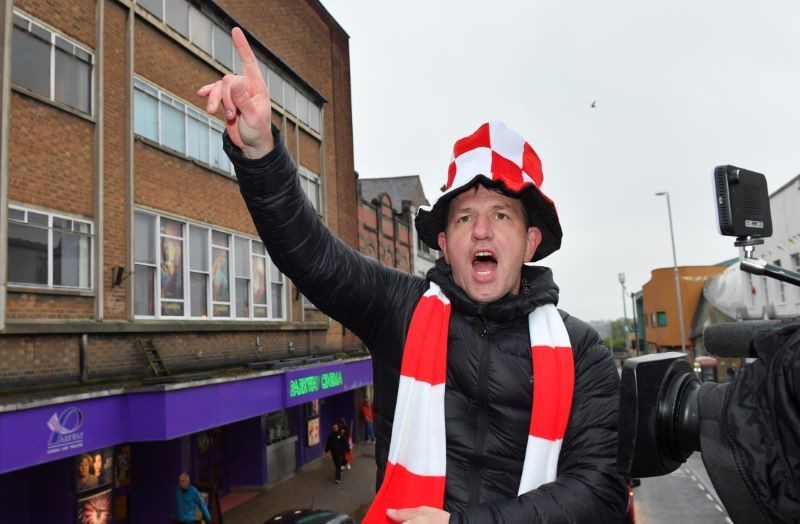 Other image for Oakwell stars paint town red